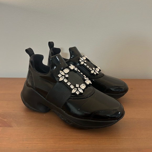 Roger Vivier all black ‘Viv’ runner with crystal embellishment. Size 37 - Picture 2 of 7